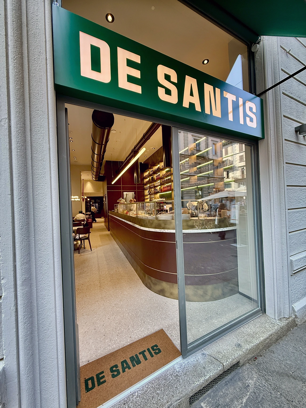 Negozio Shop De Santis Via Mercato 24